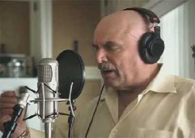 Don LaFontaine speaks in Geico TV ad