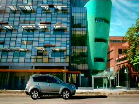 Mitsubishi Outlander in front of Commonwealth Law Courts in Adelaide