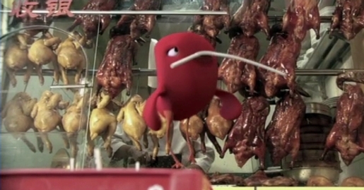 Bird collects straw in Coca Cola Birds Nest TV ad